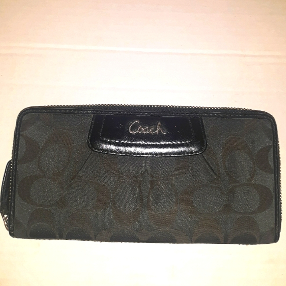 Large COACH Ashley Signature Accordion  Zip Wallet